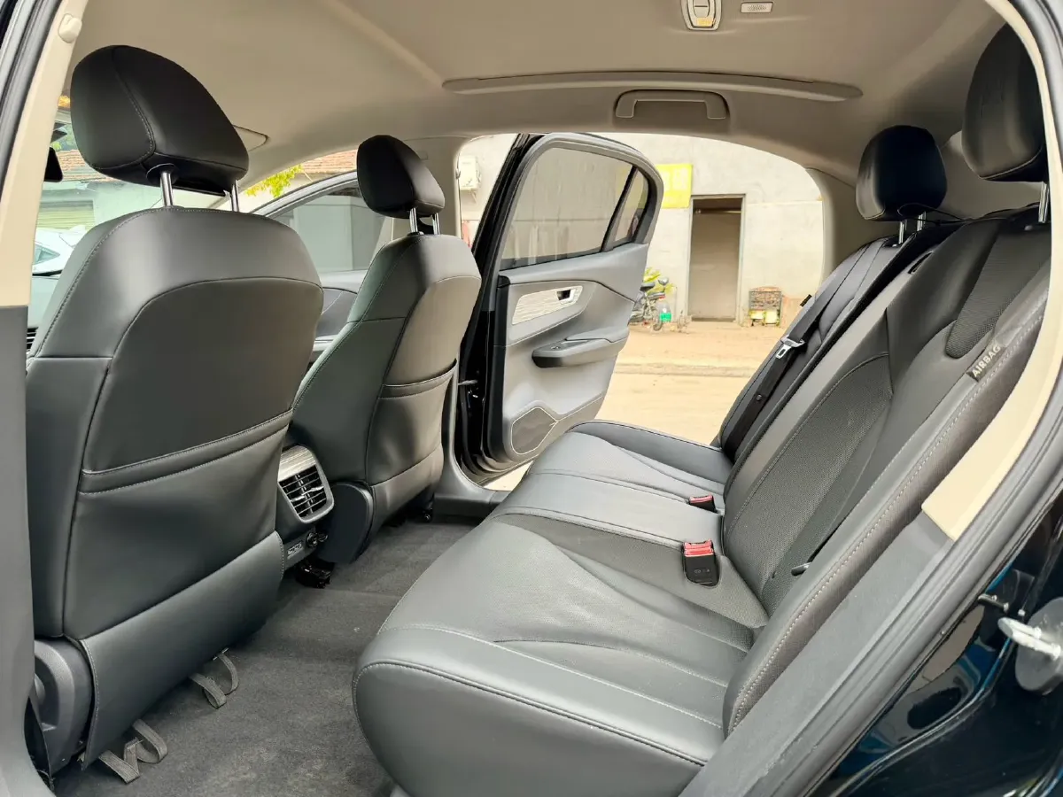 2024 HongQi E-QM5 BEV 72KWH,autocango,china used car exporter,china ev exporter,chinese used car exporter,chinese used ev exporter