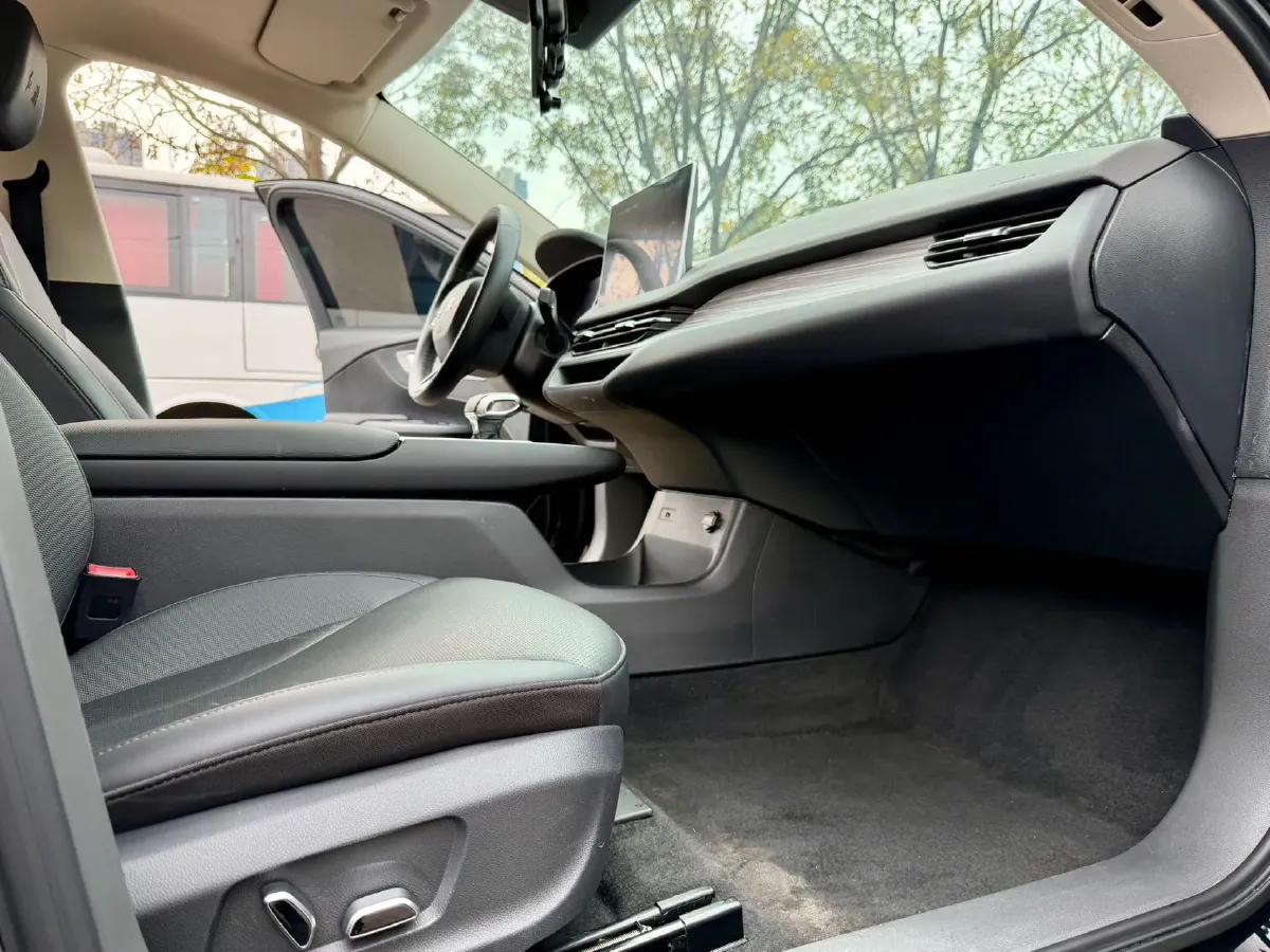 2024 HongQi E-QM5 BEV 72KWH,autocango,china used car exporter,china ev exporter,chinese used car exporter,chinese used ev exporter