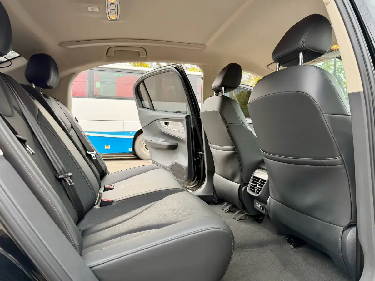 2024 HongQi E-QM5 BEV 72KWH,autocango,china used car exporter,china ev exporter,chinese used car exporter,chinese used ev exporter