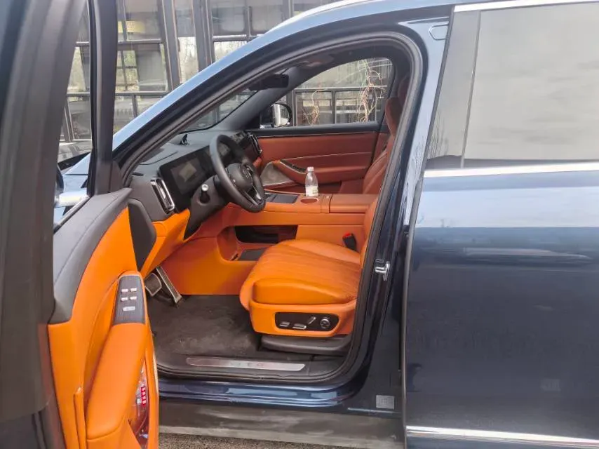 2025 AITO AITO M8 REEV 160HP REEV 53.4KWH,autocango,china used car exporter,china ev exporter,chinese used car exporter,chinese used ev exporter