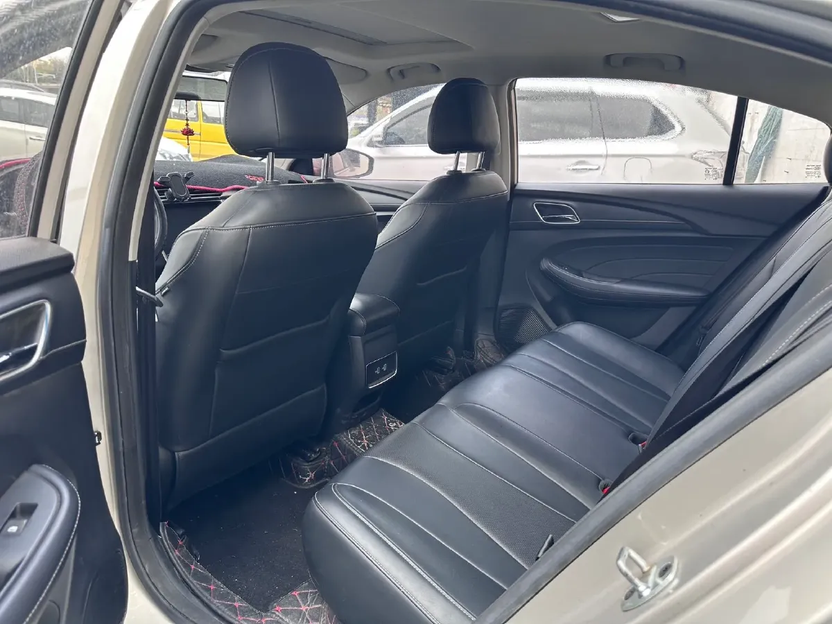2019 Roewe i5 1.5L 120HP L4 CVT,autocango,china used car exporter,china ev exporter,chinese used car exporter,chinese used ev exporter