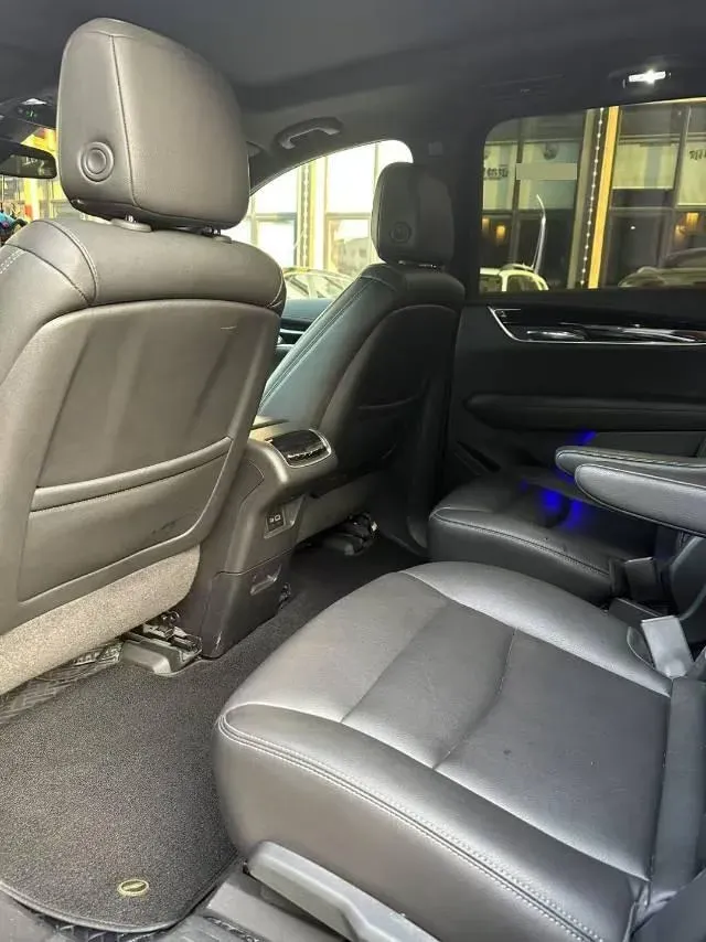 2022 Cadillac XT6 2.0T 237HP L4 9AT,autocango,china used car exporter,china ev exporter,chinese used car exporter,chinese used ev exporter