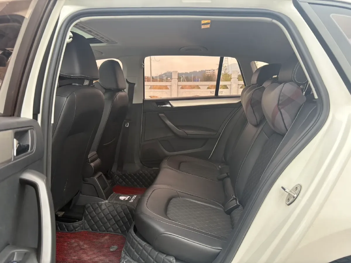 2018 Skoda Rapid Spaceback 1.6L 110HP L4 6AT,autocango,china used car exporter,china ev exporter,chinese used car exporter,chinese used ev exporter