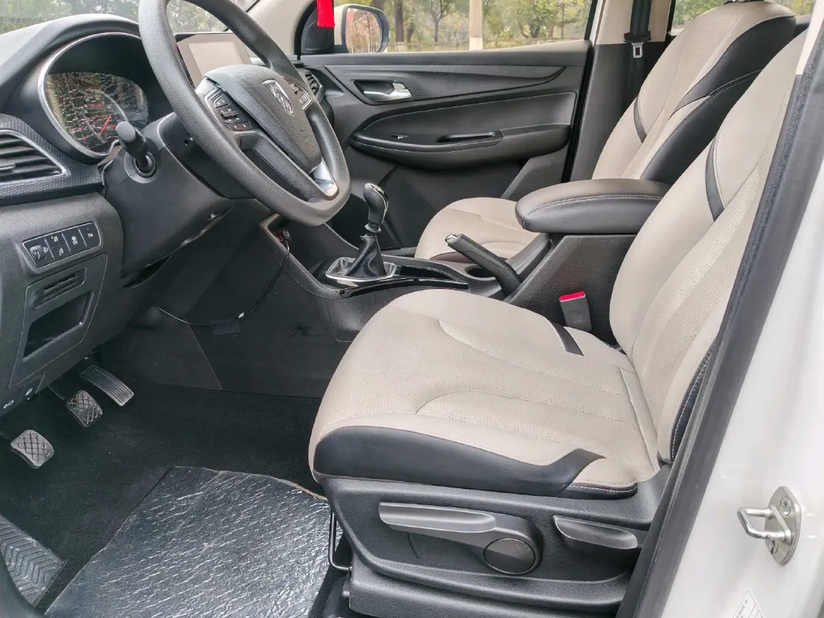 2021 BaoJun 730 1.5T 147HP L4 6MT,autocango,china used car exporter,china ev exporter,chinese used car exporter,chinese used ev exporter