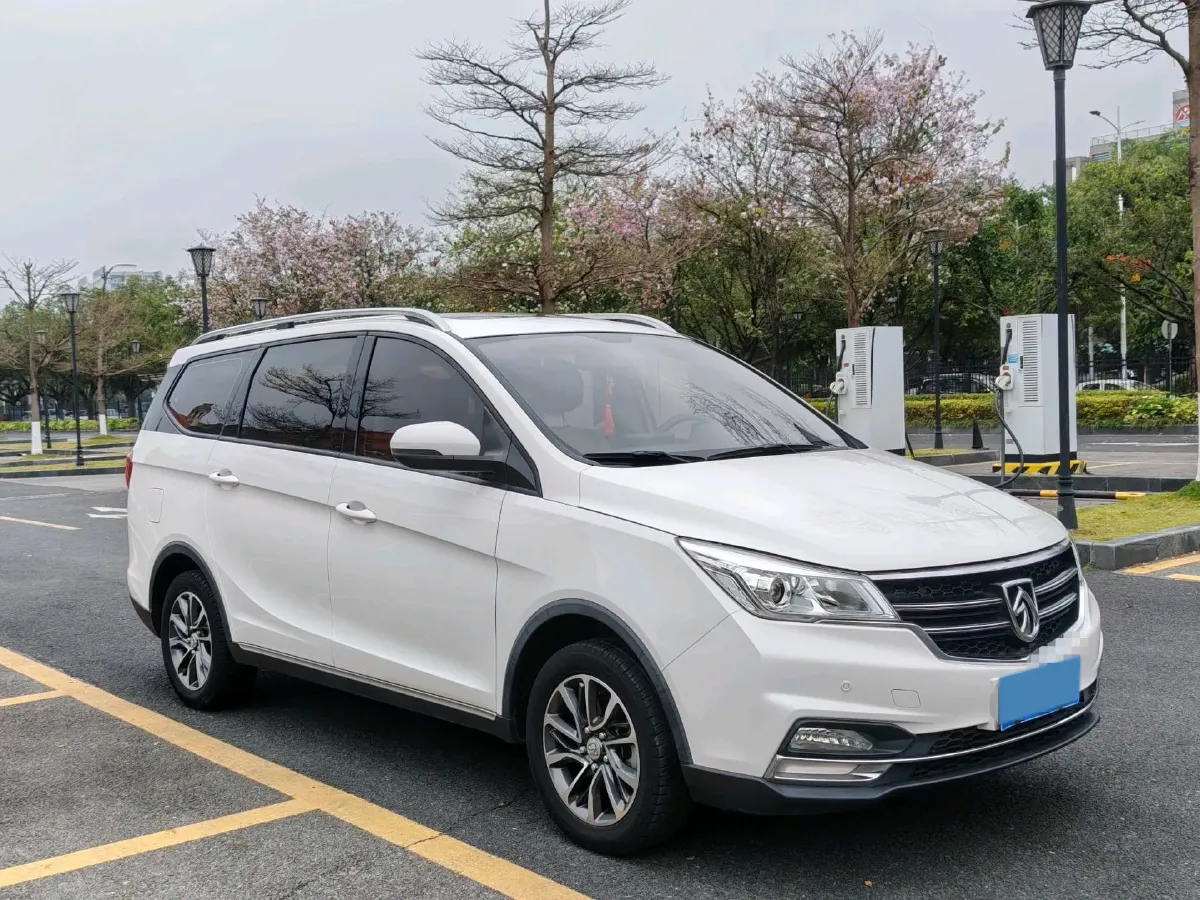 2021 BaoJun 730 1.5T 147HP L4 6MT,autocango,china used car exporter,china ev exporter,chinese used car exporter,chinese used ev exporter