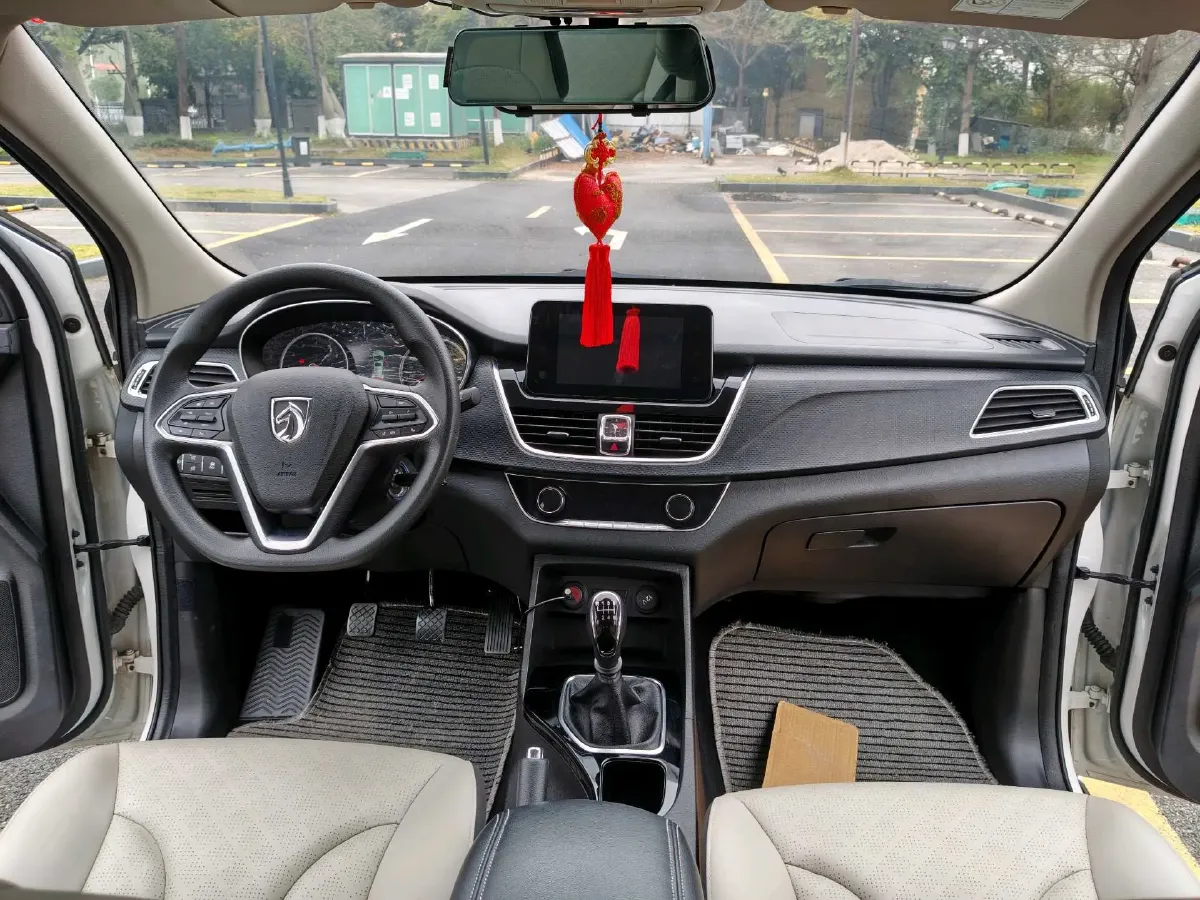 2021 BaoJun 730 1.5T 147HP L4 6MT,autocango,china used car exporter,china ev exporter,chinese used car exporter,chinese used ev exporter