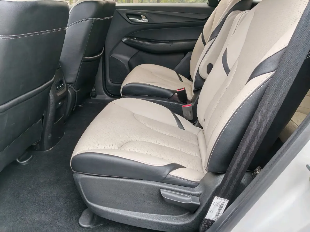 2021 BaoJun 730 1.5T 147HP L4 6MT,autocango,china used car exporter,china ev exporter,chinese used car exporter,chinese used ev exporter