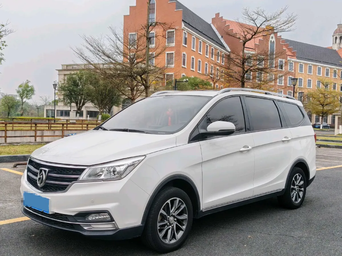 2021 BaoJun 730 1.5T 147HP L4 6MT,autocango,china used car exporter,china ev exporter,chinese used car exporter,chinese used ev exporter