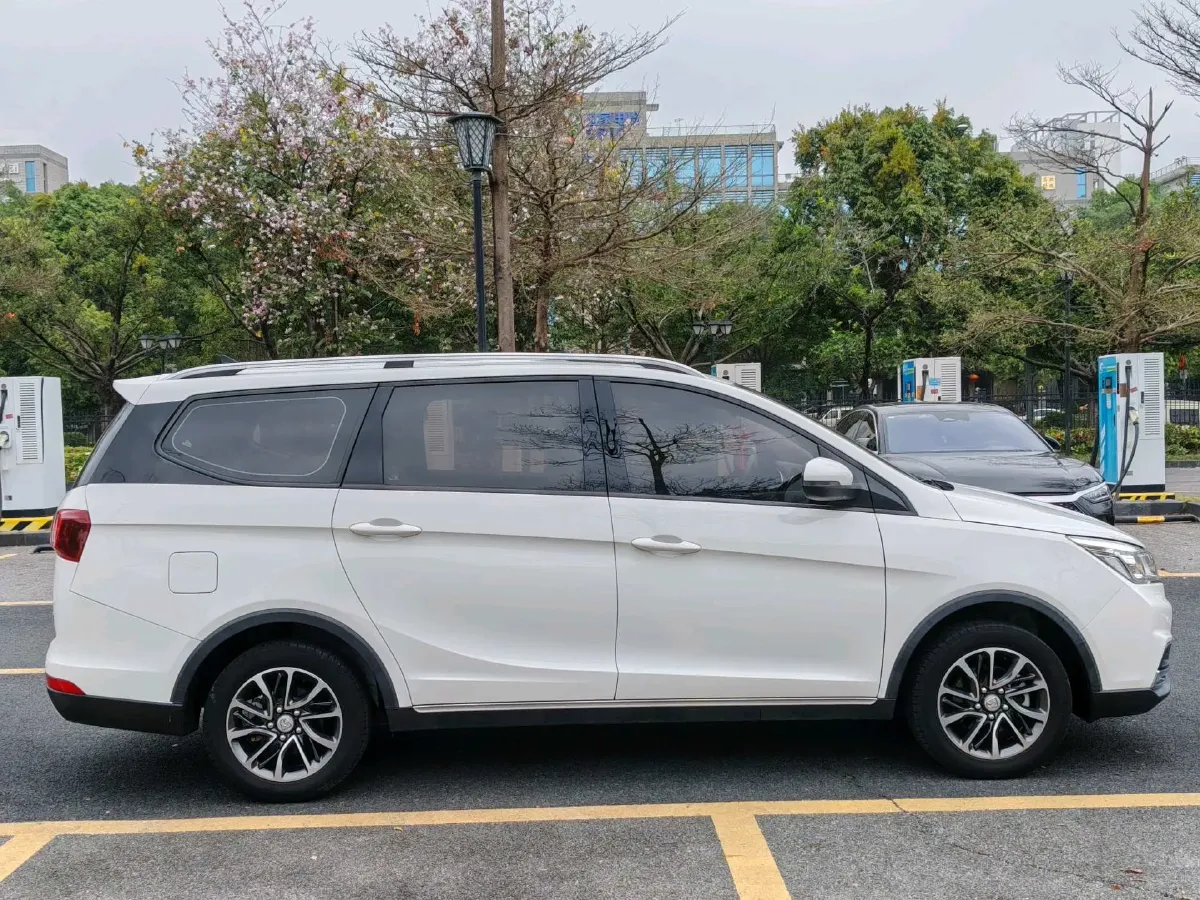 2021 BaoJun 730 1.5T 147HP L4 6MT,autocango,china used car exporter,china ev exporter,chinese used car exporter,chinese used ev exporter