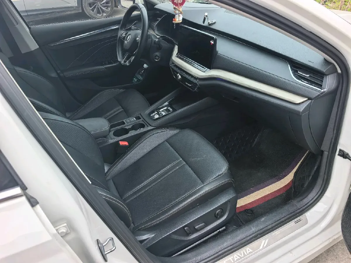 2022 Skoda Octavia 1.4T 150HP L4 7DCT,autocango,china used car exporter,china ev exporter,chinese used car exporter,chinese used ev exporter
