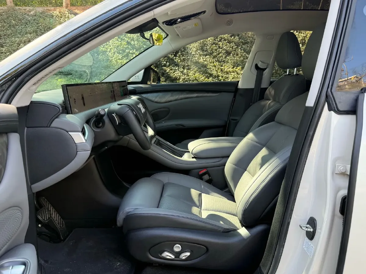 2023 IM LS6 BEV 100KWH,autocango,china used car exporter,china ev exporter,chinese used car exporter,chinese used ev exporter