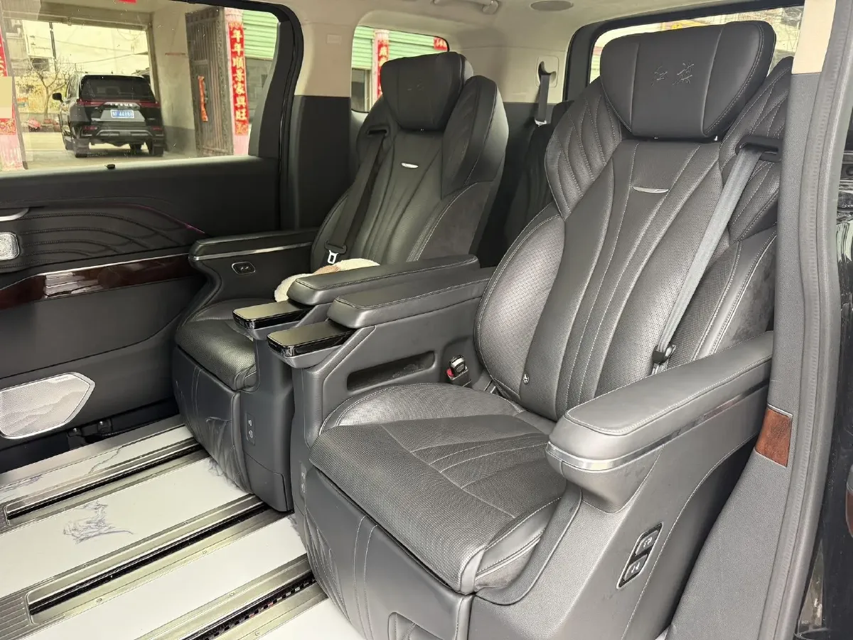 2023 HongQi HQ9 2.0T 252HP L4 8AT,autocango,china used car exporter,china ev exporter,chinese used car exporter,chinese used ev exporter