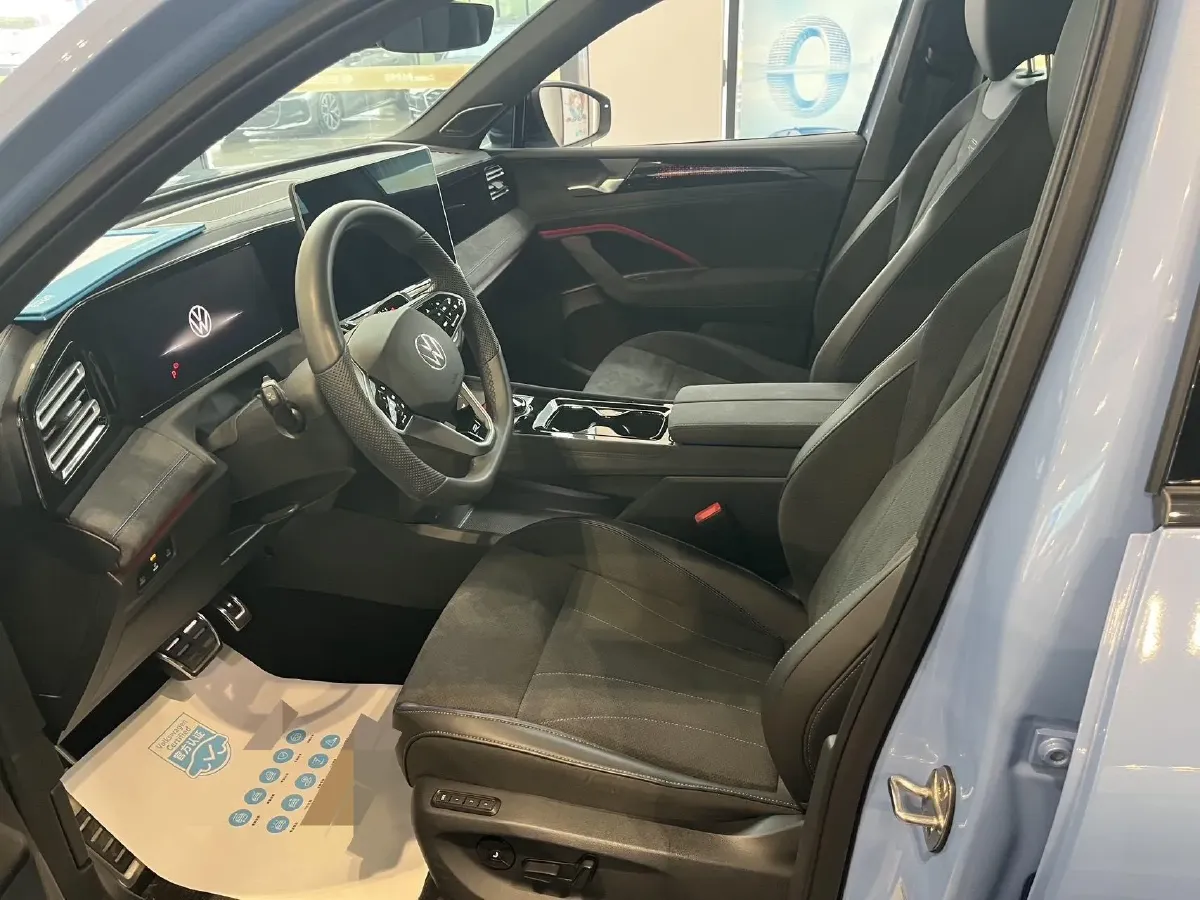 2024 Volkswagen Tiguan L 2.0T 220HP L4 7DCT,autocango,china used car exporter,china ev exporter,chinese used car exporter,chinese used ev exporter