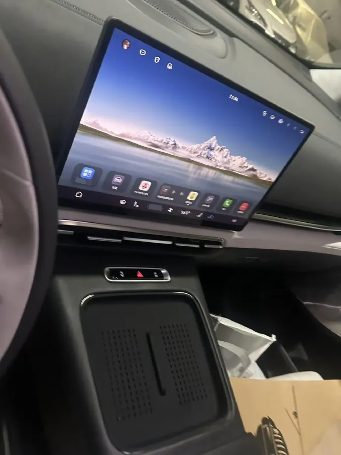 2025 Voyah Dream 1.5T 150HP L4 PHEV 41.7KWH,autocango,china used car exporter,china ev exporter,chinese used car exporter,chinese used ev exporter