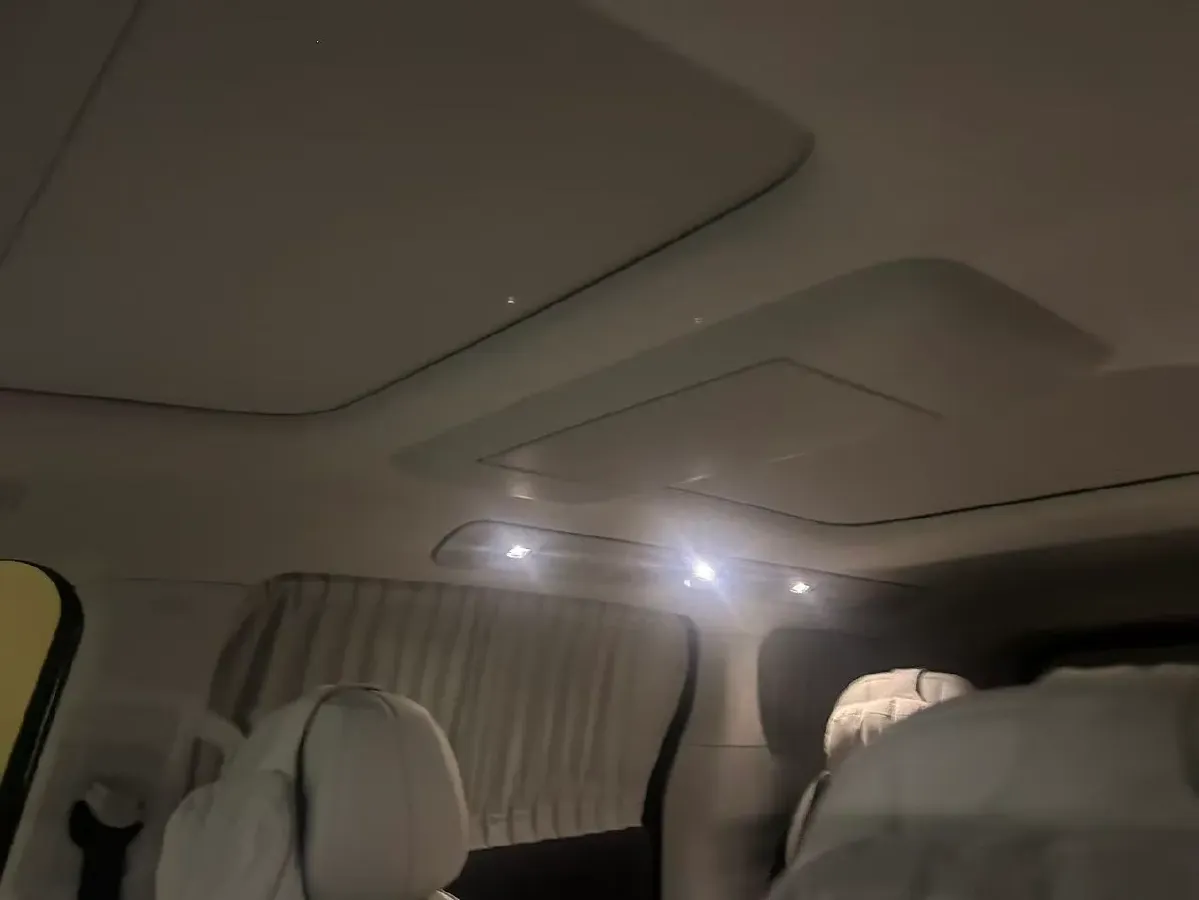 2025 Voyah Dream 1.5T 150HP L4 PHEV 41.7KWH,autocango,china used car exporter,china ev exporter,chinese used car exporter,chinese used ev exporter