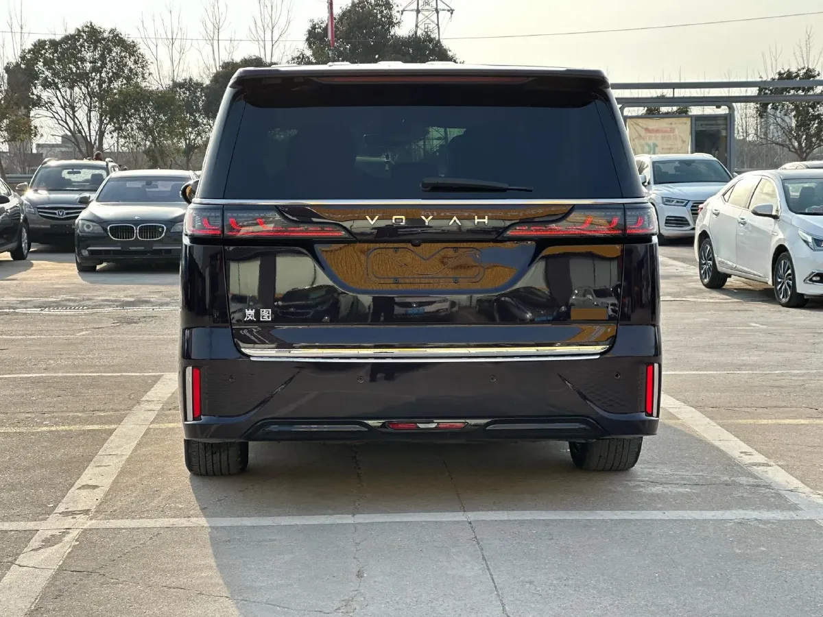 2022 Voyah Dream 1.5T 136HP L4 PHEV 25.57KWH,autocango,china used car exporter,china ev exporter,chinese used car exporter,chinese used ev exporter