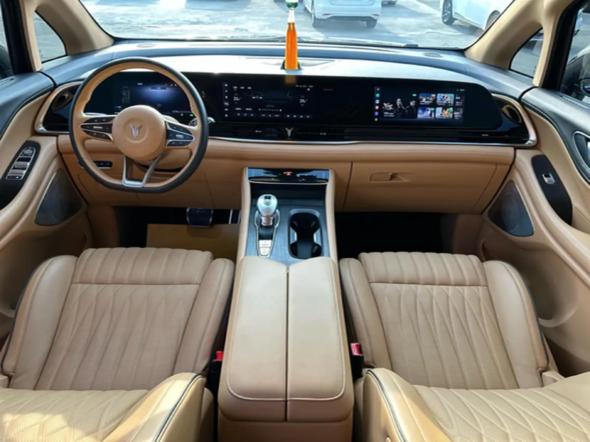 2022 Voyah Dream 1.5T 136HP L4 PHEV 25.57KWH,autocango,china used car exporter,china ev exporter,chinese used car exporter,chinese used ev exporter