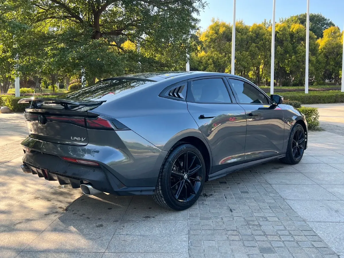 2022 ChangAn UNI-V 1.5T 188HP L4 7DCT,autocango,china used car exporter,china ev exporter,chinese used car exporter,chinese used ev exporter