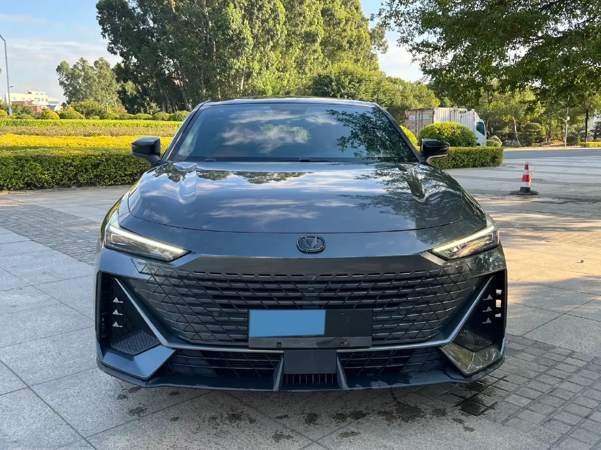 2022 ChangAn UNI-V 1.5T 188HP L4 7DCT,autocango,china used car exporter,china ev exporter,chinese used car exporter,chinese used ev exporter