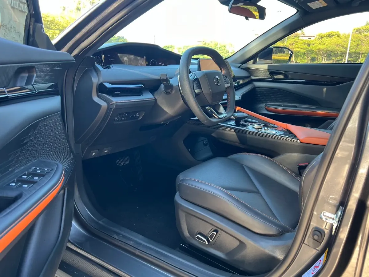 2022 ChangAn UNI-V 1.5T 188HP L4 7DCT,autocango,china used car exporter,china ev exporter,chinese used car exporter,chinese used ev exporter