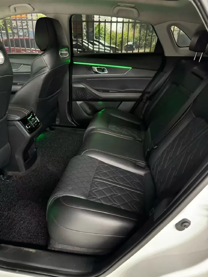 2021 ChangAn UNI-K 2.0T 233HP L4 8AT,autocango,china used car exporter,china ev exporter,chinese used car exporter,chinese used ev exporter