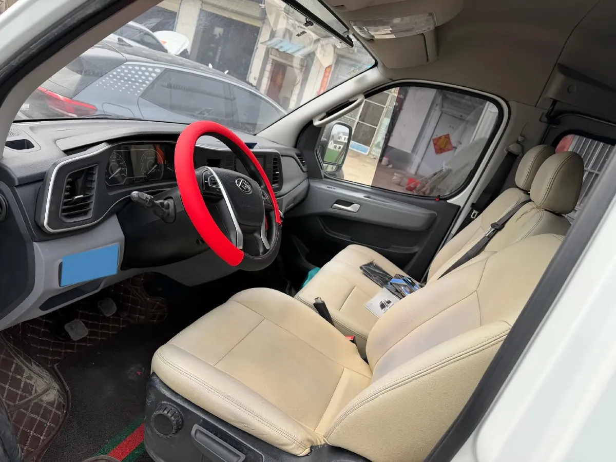 2023 MAXUS XinTu V80 2.0T 127HP L4 6MT,autocango,china used car exporter,china ev exporter,chinese used car exporter,chinese used ev exporter