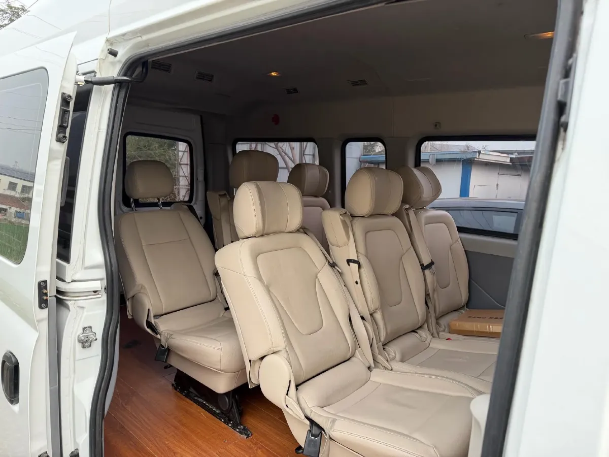 2023 MAXUS XinTu V80 2.0T 127HP L4 6MT,autocango,china used car exporter,china ev exporter,chinese used car exporter,chinese used ev exporter