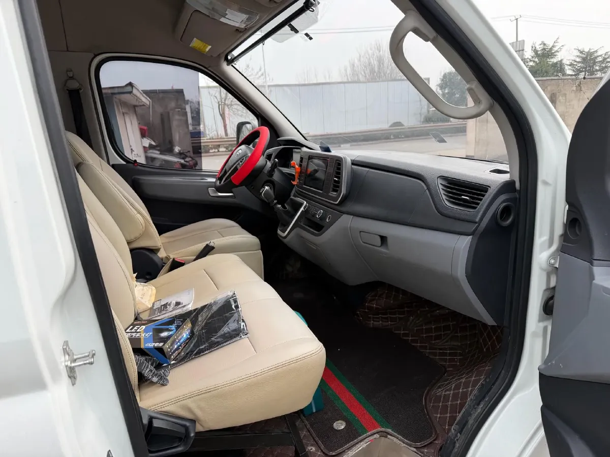 2023 MAXUS XinTu V80 2.0T 127HP L4 6MT,autocango,china used car exporter,china ev exporter,chinese used car exporter,chinese used ev exporter