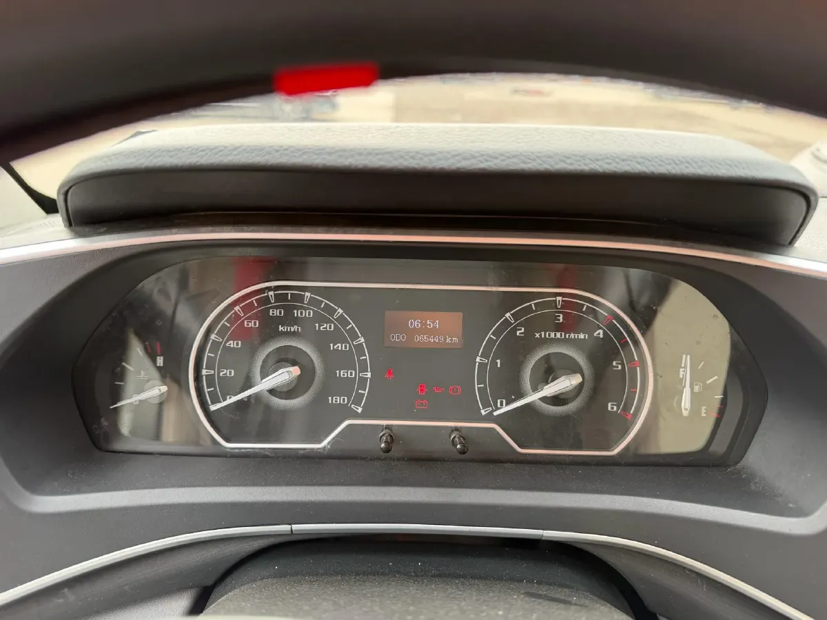 2023 MAXUS XinTu V80 2.0T 127HP L4 6MT,autocango,china used car exporter,china ev exporter,chinese used car exporter,chinese used ev exporter