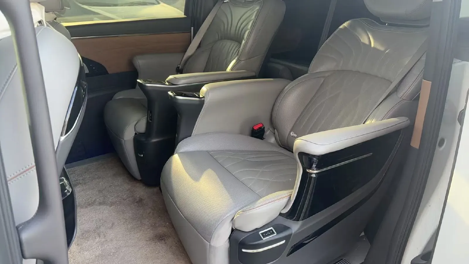 2024 GAC Trumpchi M8 2.0T 252HP L4 8AT,autocango,china used car exporter,china ev exporter,chinese used car exporter,chinese used ev exporter