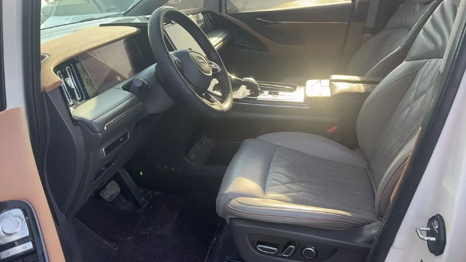 2024 GAC Trumpchi M8 2.0T 252HP L4 8AT,autocango,china used car exporter,china ev exporter,chinese used car exporter,chinese used ev exporter