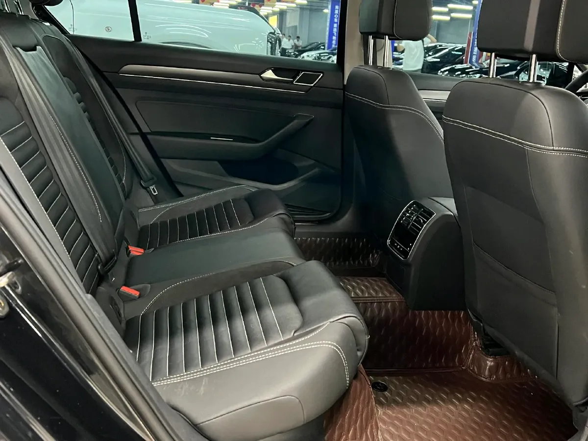 2020 Volkswagen Magotan 2.0T 186HP L4 7DCT,autocango,china used car exporter,china ev exporter,chinese used car exporter,chinese used ev exporter