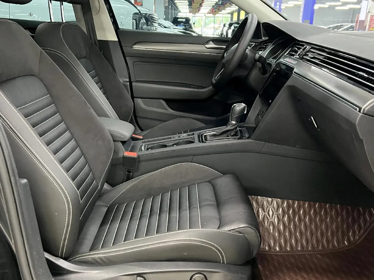 2020 Volkswagen Magotan 2.0T 186HP L4 7DCT,autocango,china used car exporter,china ev exporter,chinese used car exporter,chinese used ev exporter