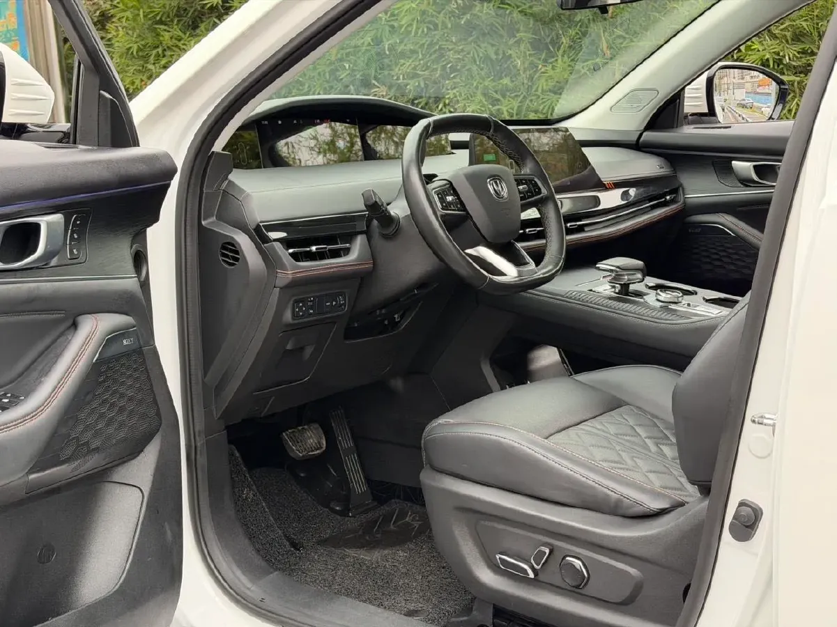 2021 ChangAn UNI-K 2.0T 233HP L4 8AT,autocango,china used car exporter,china ev exporter,chinese used car exporter,chinese used ev exporter