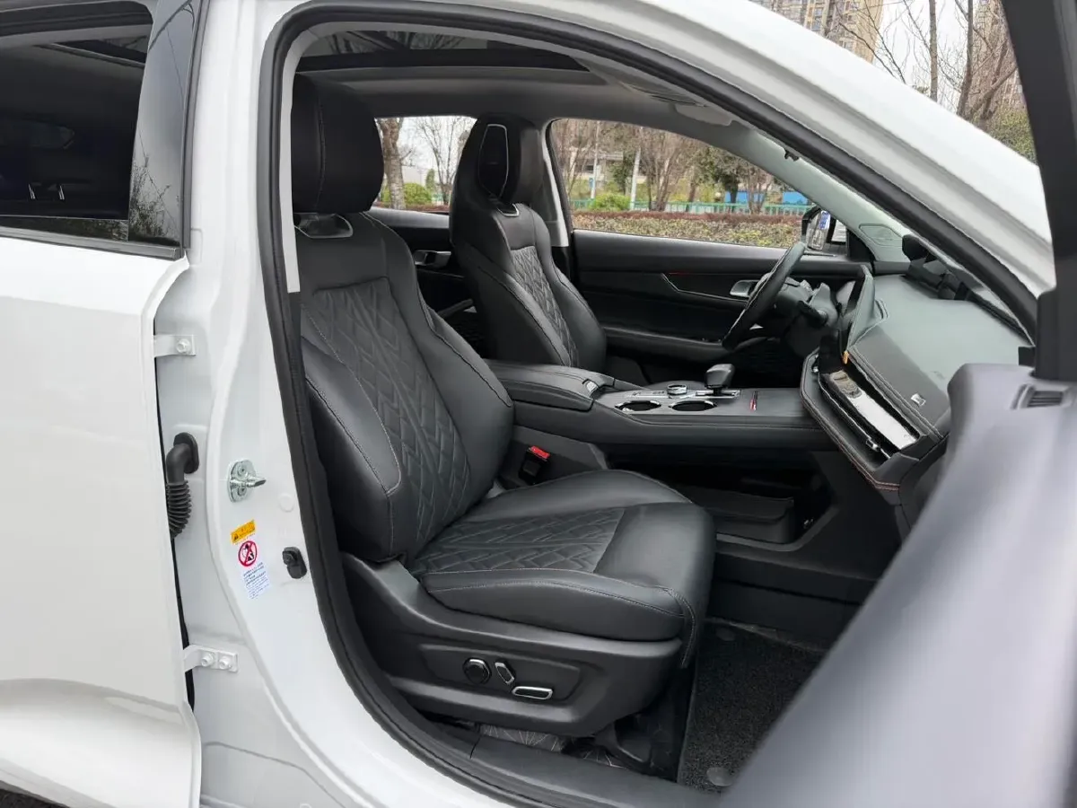 2021 ChangAn UNI-K 2.0T 233HP L4 8AT,autocango,china used car exporter,china ev exporter,chinese used car exporter,chinese used ev exporter