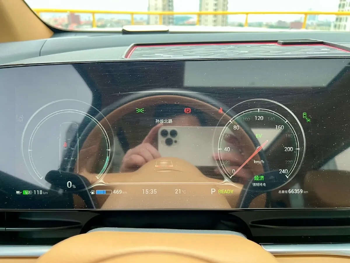 2024 Voyah Dream 1.5T 150HP L4 PHEV 43KWH,autocango,china used car exporter,china ev exporter,chinese used car exporter,chinese used ev exporter