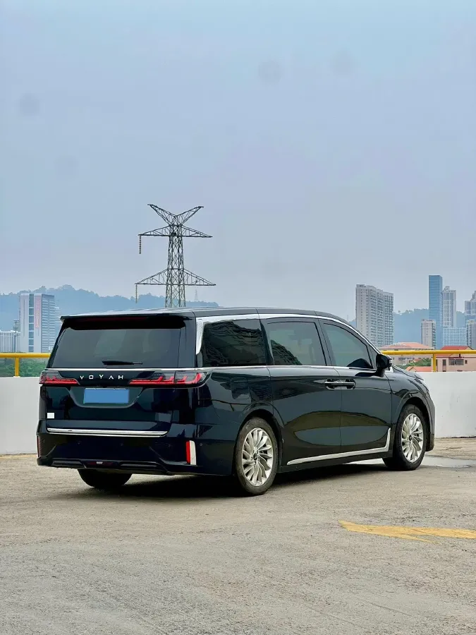 2024 Voyah Dream 1.5T 150HP L4 PHEV 43KWH,autocango,china used car exporter,china ev exporter,chinese used car exporter,chinese used ev exporter