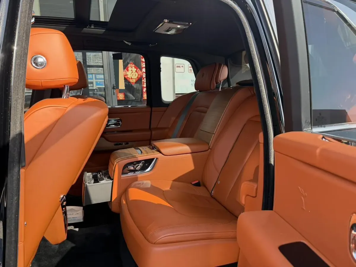 2018 Rolls-Royce Cullinan 6.7T 571HP V12 8AT,autocango,china used car exporter,china ev exporter,chinese used car exporter,chinese used ev exporter