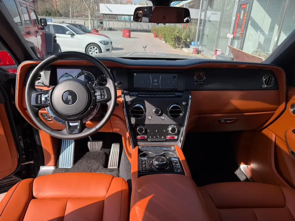 2018 Rolls-Royce Cullinan 6.7T 571HP V12 8AT,autocango,china used car exporter,china ev exporter,chinese used car exporter,chinese used ev exporter