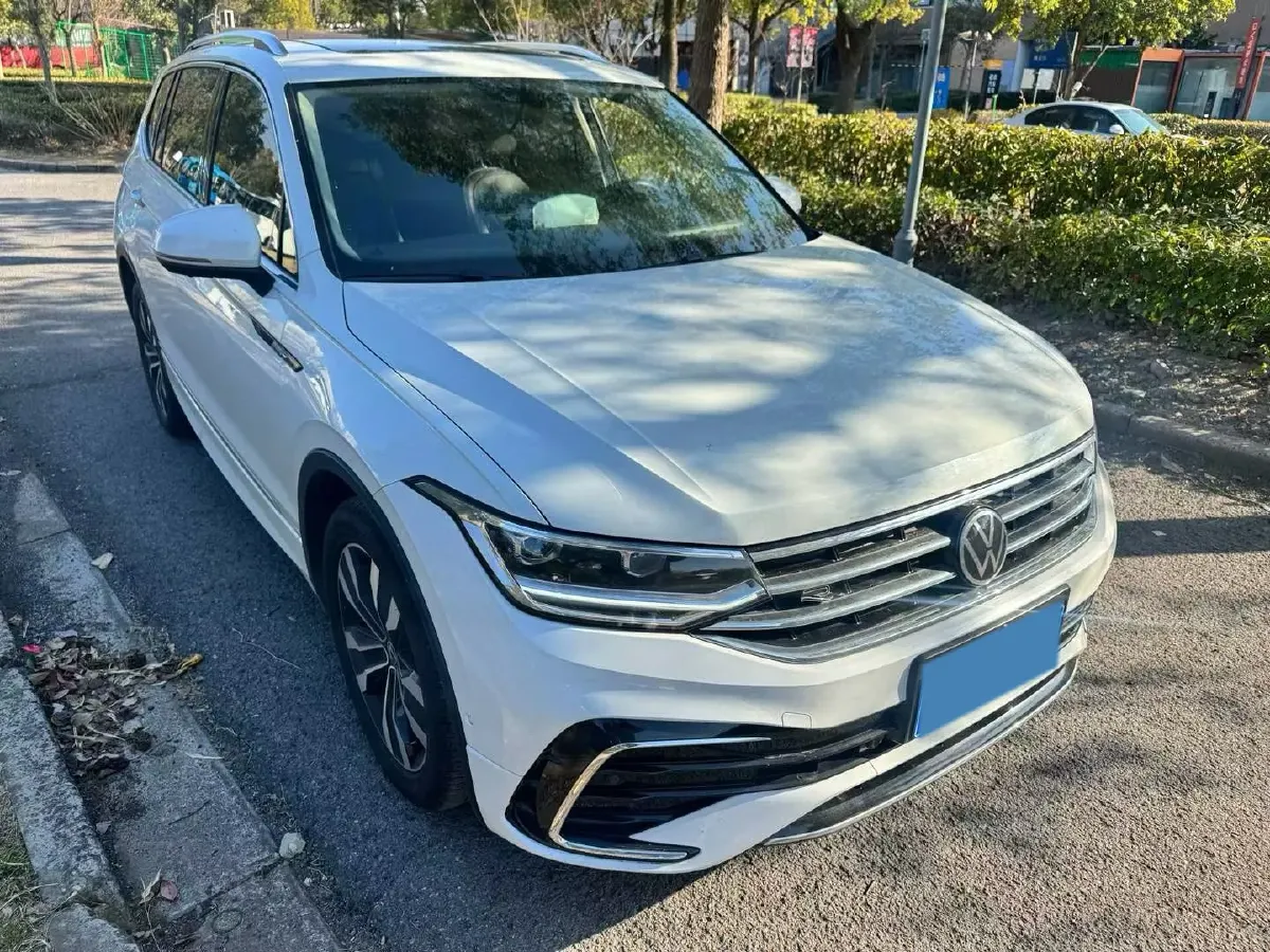 2024 Volkswagen Tiguan L 2.0T 186HP L4 7DCT,autocango,china used car exporter,china ev exporter,chinese used car exporter,chinese used ev exporter