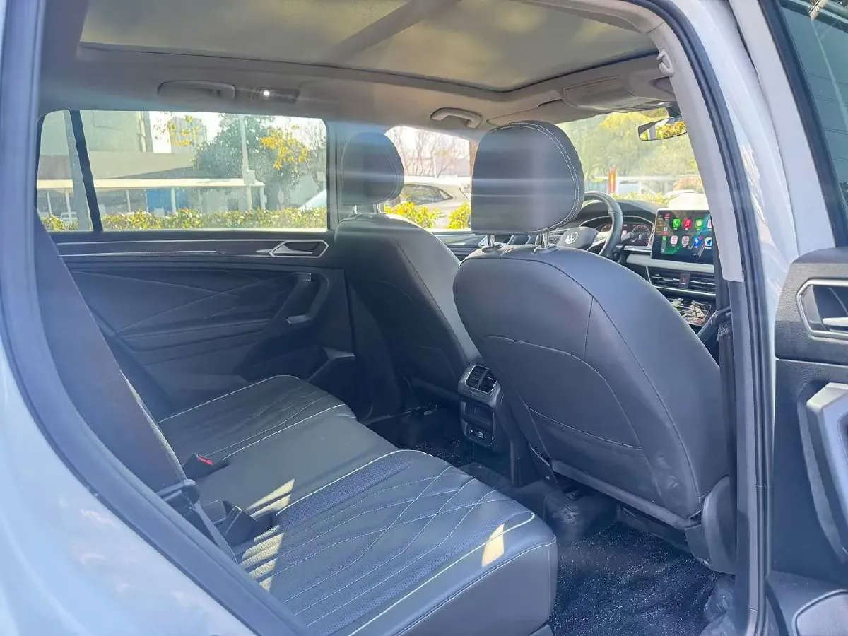 2024 Volkswagen Tiguan L 2.0T 186HP L4 7DCT,autocango,china used car exporter,china ev exporter,chinese used car exporter,chinese used ev exporter