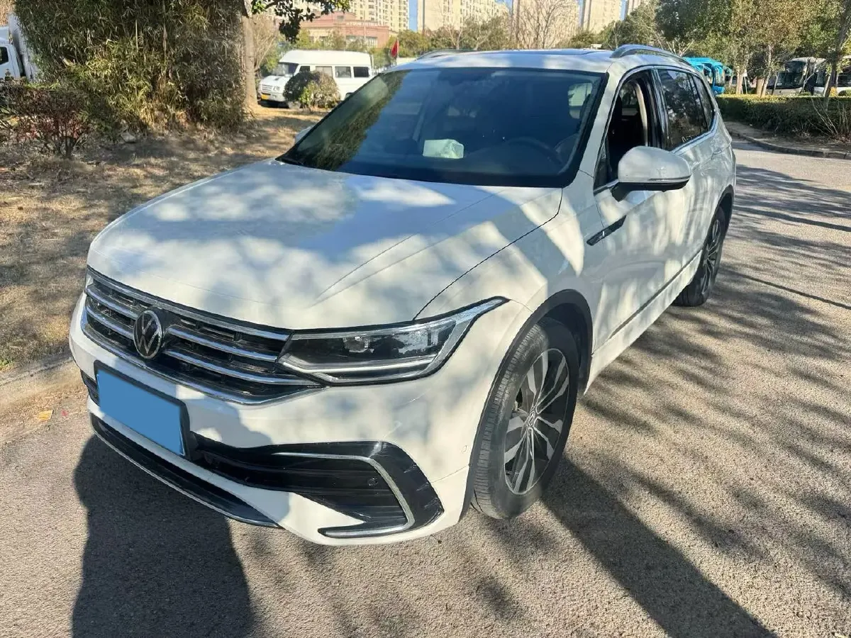 2024 Volkswagen Tiguan L 2.0T 186HP L4 7DCT,autocango,china used car exporter,china ev exporter,chinese used car exporter,chinese used ev exporter