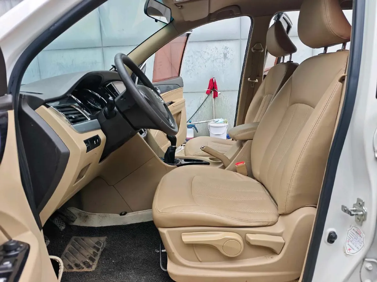 2016 BaoJun 560 1.5T 150HP L4 6MT,autocango,china used car exporter,china ev exporter,chinese used car exporter,chinese used ev exporter