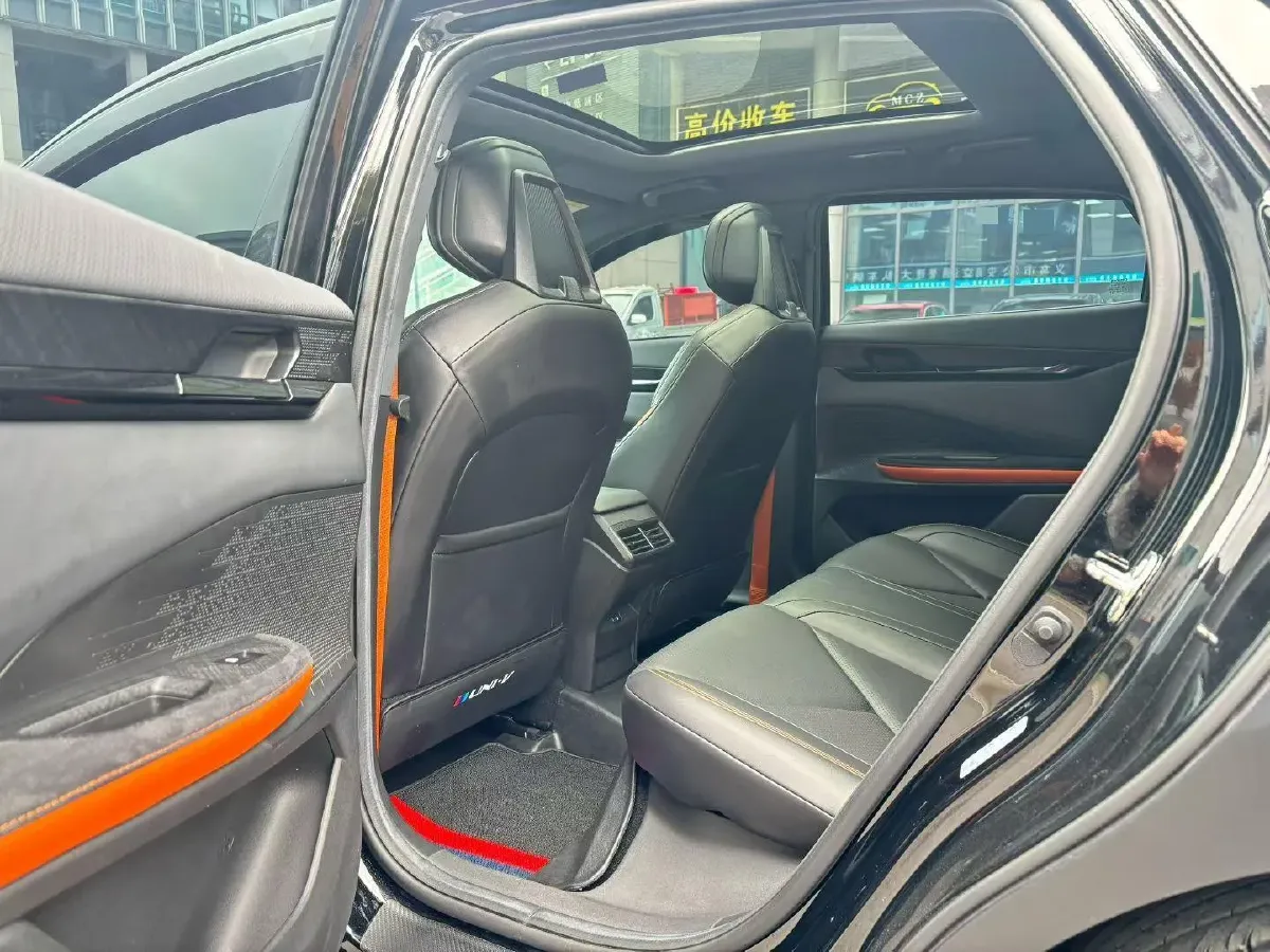 2022 ChangAn UNI-V 1.5T 188HP L4 7DCT,autocango,china used car exporter,china ev exporter,chinese used car exporter,chinese used ev exporter