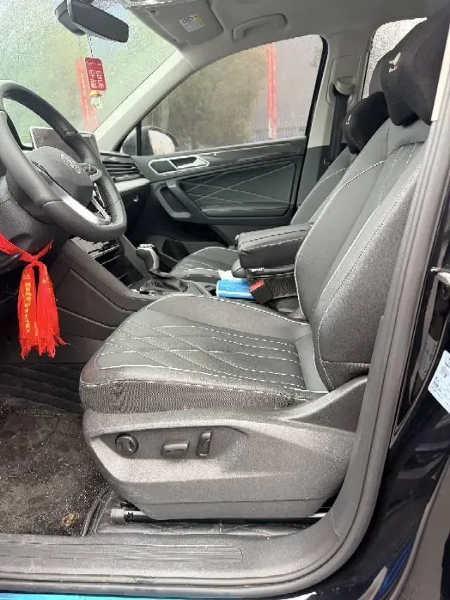 2024 Volkswagen Tiguan L 2.0T 186HP L4 7DCT,autocango,china used car exporter,china ev exporter,chinese used car exporter,chinese used ev exporter