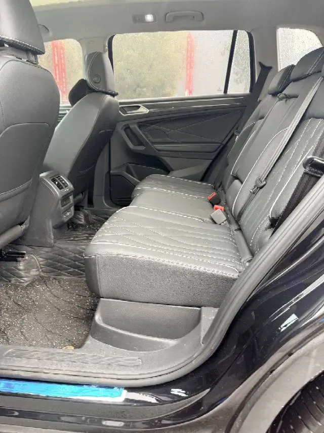 2024 Volkswagen Tiguan L 2.0T 186HP L4 7DCT,autocango,china used car exporter,china ev exporter,chinese used car exporter,chinese used ev exporter