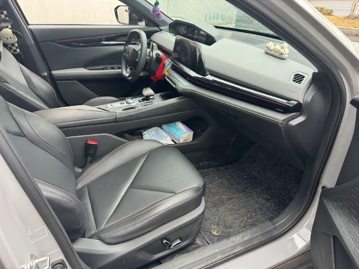 2022 ChangAn UNI-V 1.5T 188HP L4 7DCT,autocango,china used car exporter,china ev exporter,chinese used car exporter,chinese used ev exporter