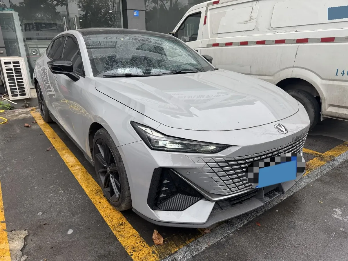2022 ChangAn UNI-V 1.5T 188HP L4 7DCT,autocango,china used car exporter,china ev exporter,chinese used car exporter,chinese used ev exporter