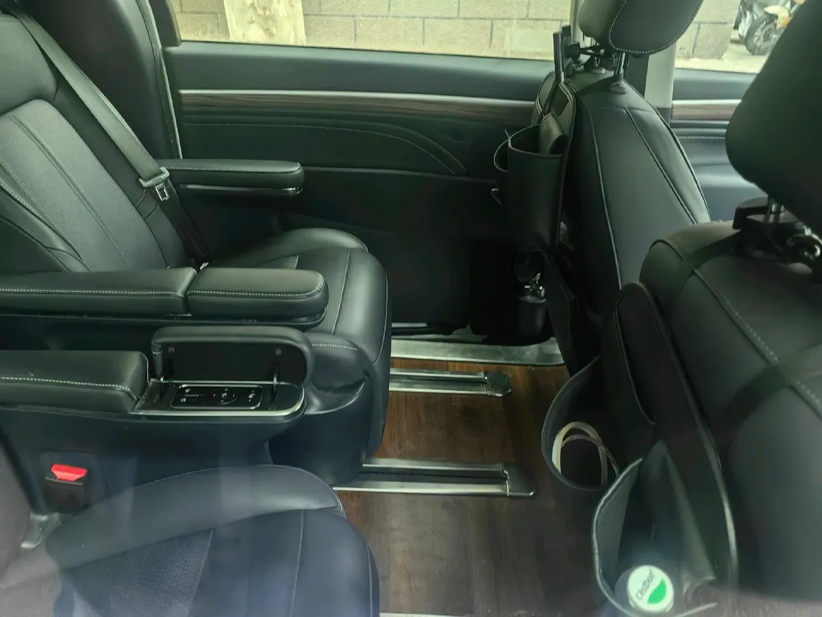 2021 GAC Trumpchi M8 2.0T 252HP L4 8AT,autocango,china used car exporter,china ev exporter,chinese used car exporter,chinese used ev exporter