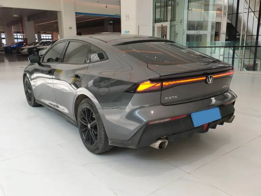 2022 ChangAn UNI-V 1.5T 188HP L4 7DCT,autocango,china used car exporter,china ev exporter,chinese used car exporter,chinese used ev exporter